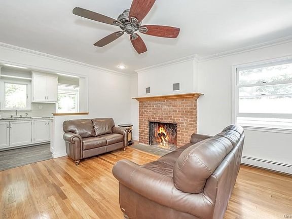 3rd image of 6 Cedar Ln
