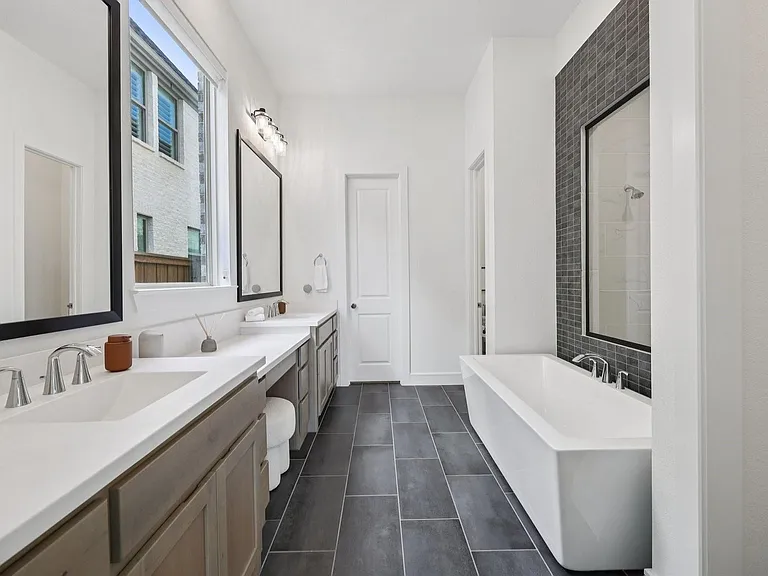 3870 Verona St — Photo 23