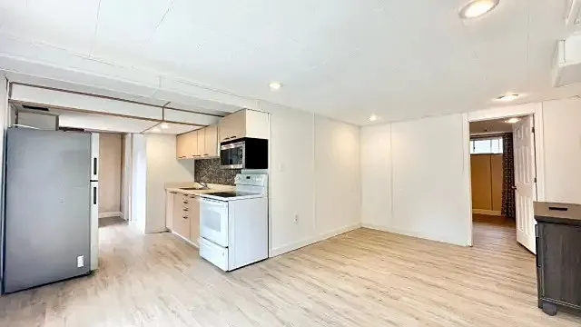 2351 Woking Cres — Photo 6