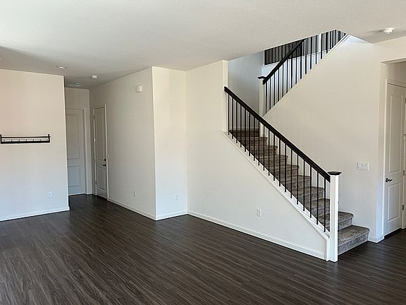 4th image of 2424 Metolius Dr