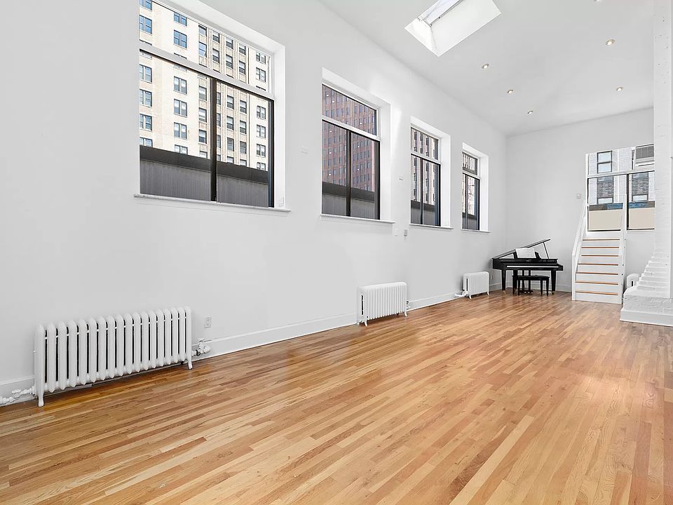 1st image of 26 Beaver St APT 19