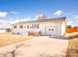 703 E 7th St, Mccook, NE 69001
