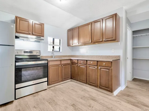 Pinewood, 207 N Pinewood Ave #211, Brandon, FL 33510