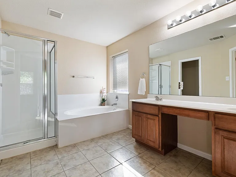 4423 Meadowside Ln — Photo 11
