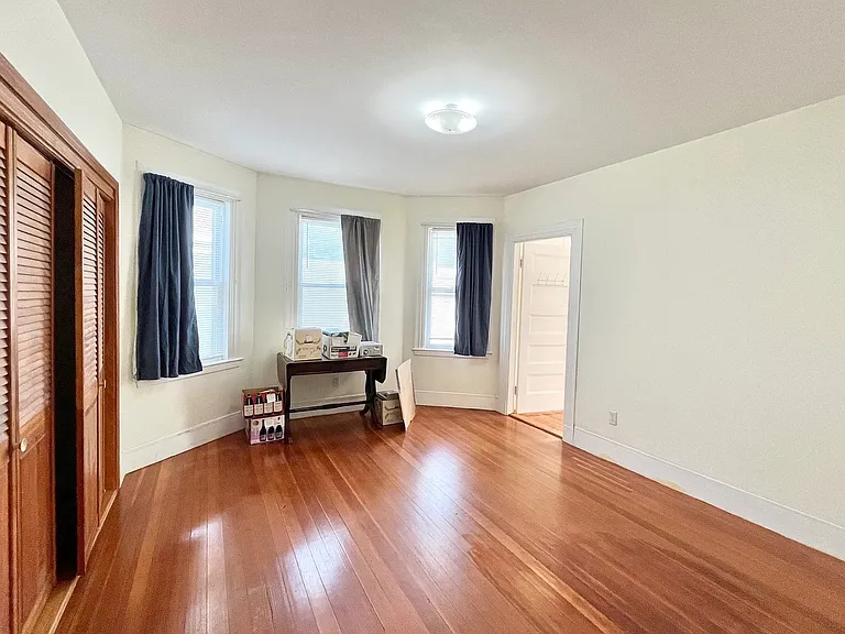 300 Summit Ave — Photo 14
