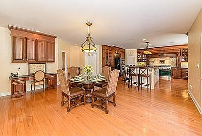 Eat in Kitchen 