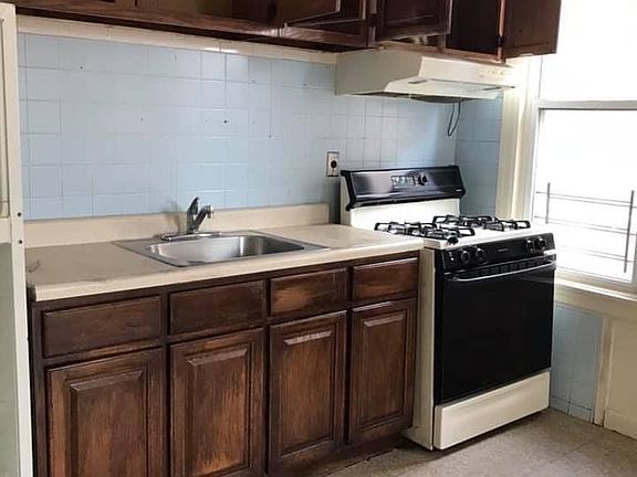 3rd image of 3127 84th St