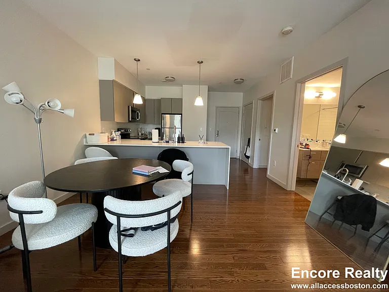 454 Harvard St #204 — Photo 8