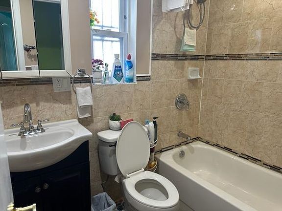 3rd image of 13928 Lakewood Ave #1