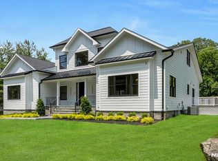 35 Lillian Ct, Ramsey, NJ 07446