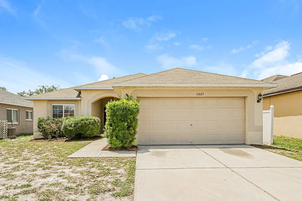 4 bed, 2.0 bath, 1544 sqft, $2,015 — Photo 1