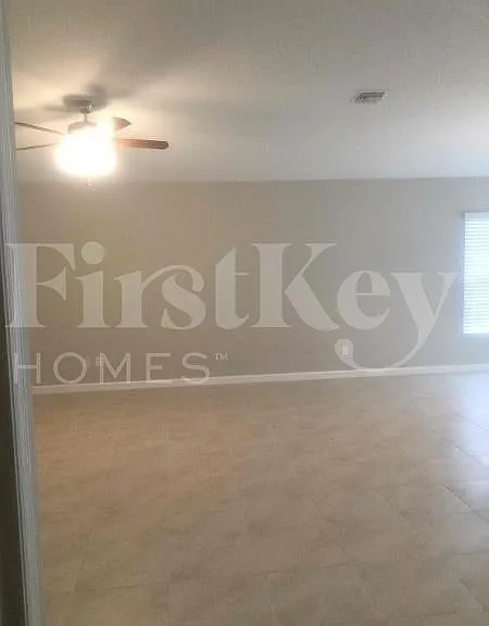 991 SW Dubois Ave — Photo 36