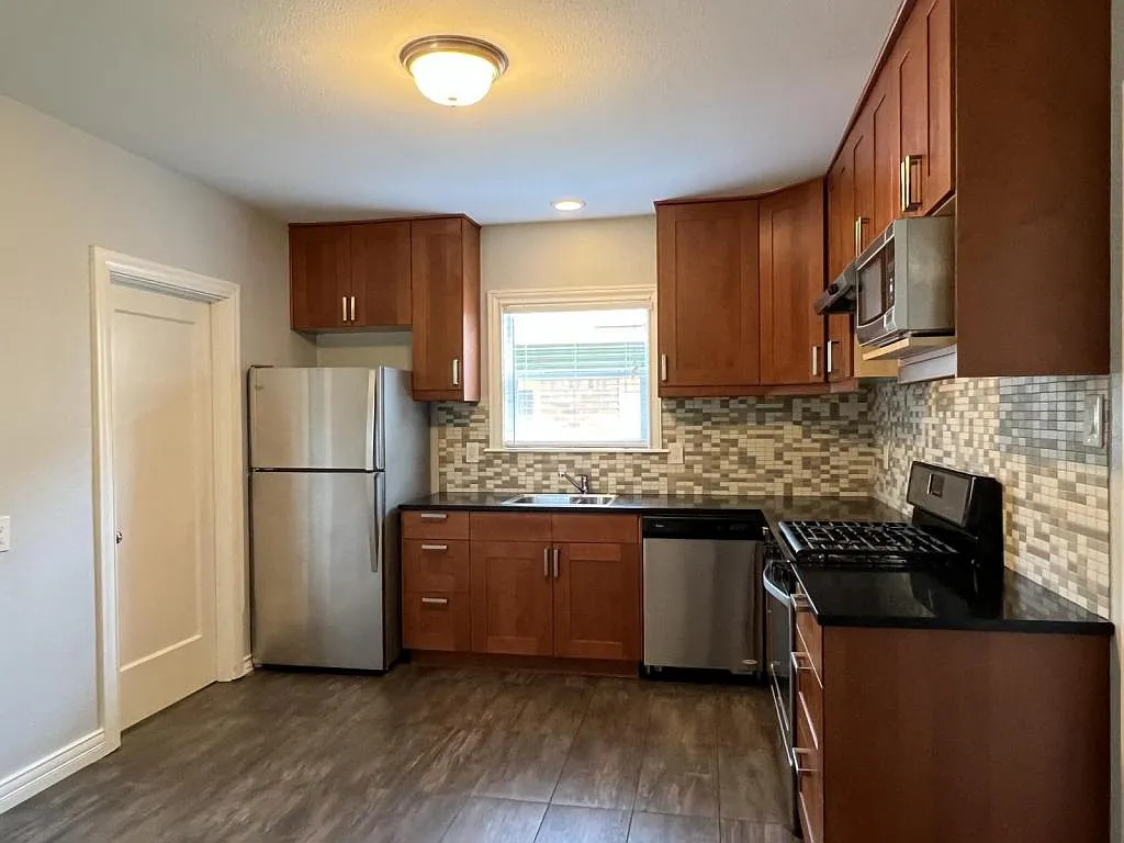 5933 Reiger Ave — Photo 3