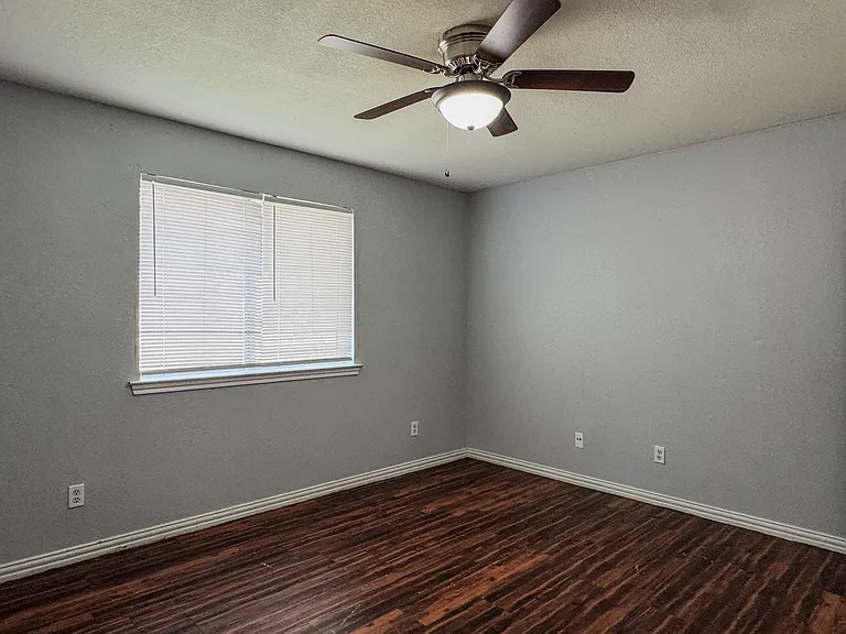 1712 Manor Garden Curv — Photo 8