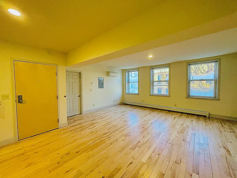 191 College St #303 — Photo 26