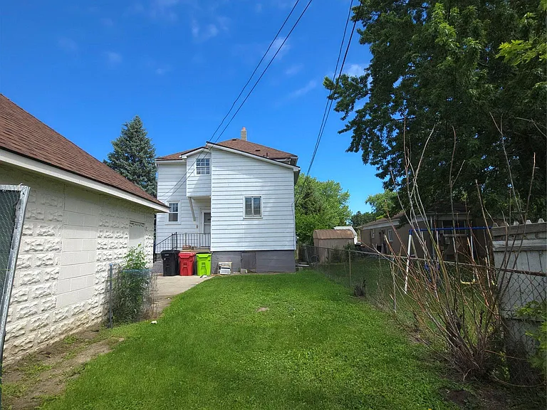 19504 Bigelow St — Photo 13