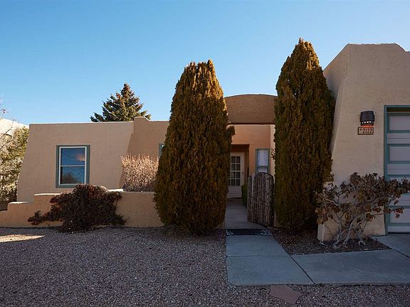 3rd image of 2122 Avenida De Las Alturas