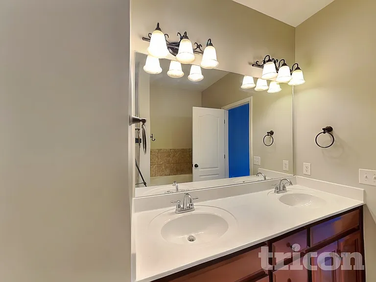 110 Cottage Trce — Photo 8