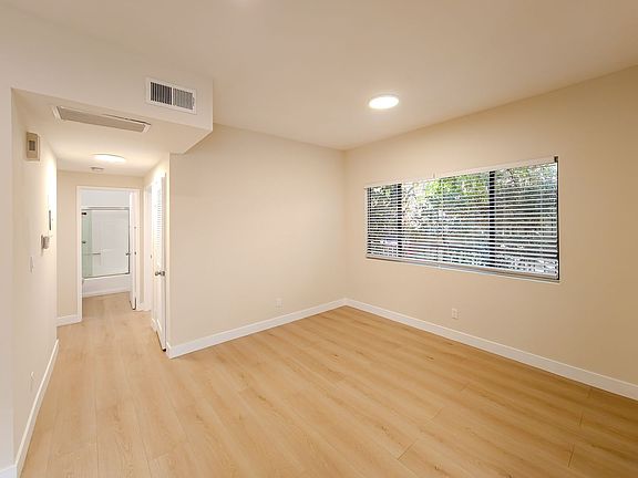 4th image of 617 Alexander St APT 6