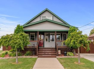 944 S 26th St, Manitowoc, WI 54220