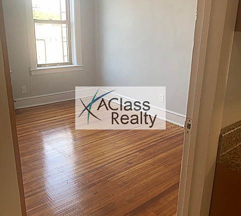 5th image of 2572 42nd St APT 3