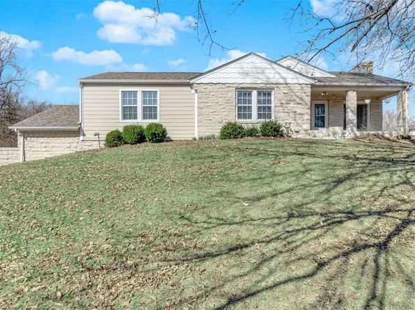 801 Prigge Rd, Saint Louis, MO 63138