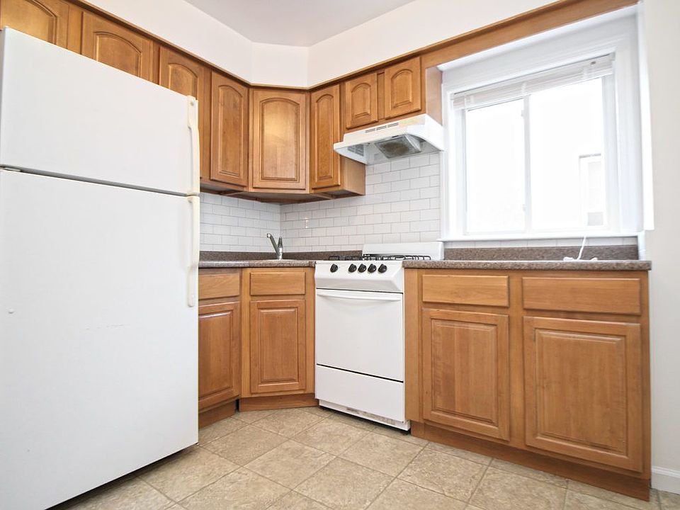 1st image of 2538 45th St APT 1