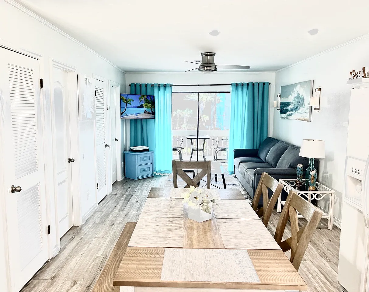 930 W Beach Blvd — Photo 1