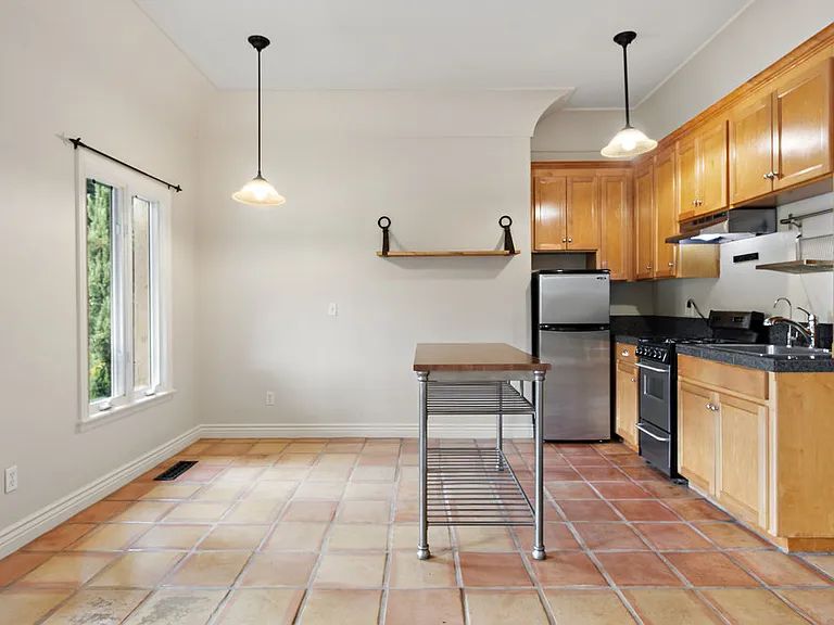 6362 Broadway Ter — Photo 29