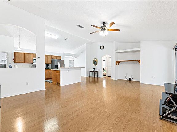 5th image of 1525 SE Minorca Avenue