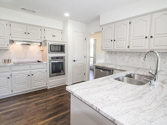 3rd image of 10151 Barton Cir