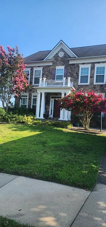 10 Columbia Way — Photo 2
