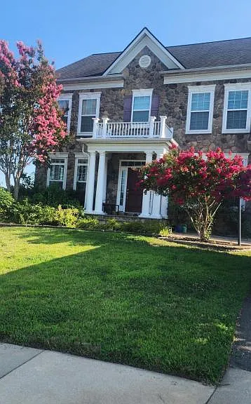 10 Columbia Way — Photo 2