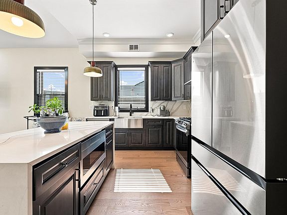 2nd image of 129 Poplar St #2