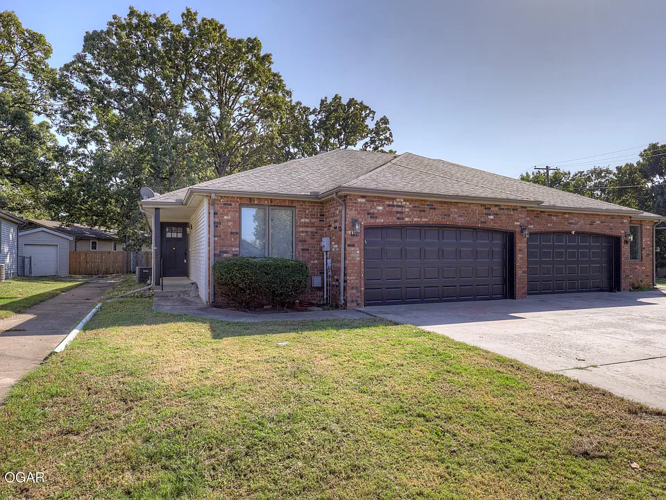 117 W Briarbrook Ln