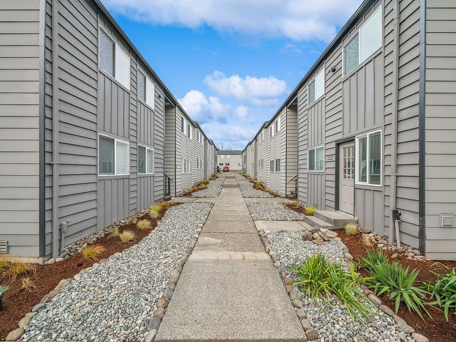 The 1800 Place Apartments — Photo 2