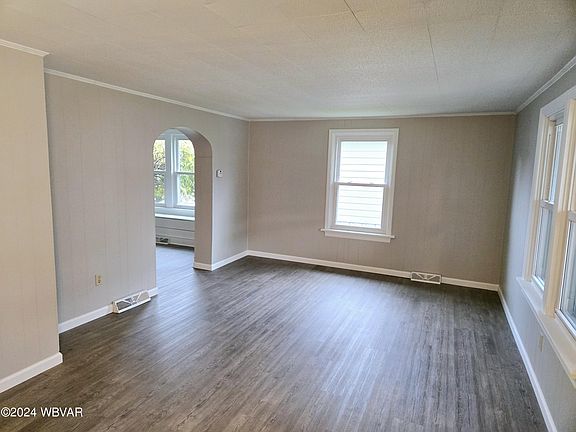 3rd image of 1661 Taylor Pl