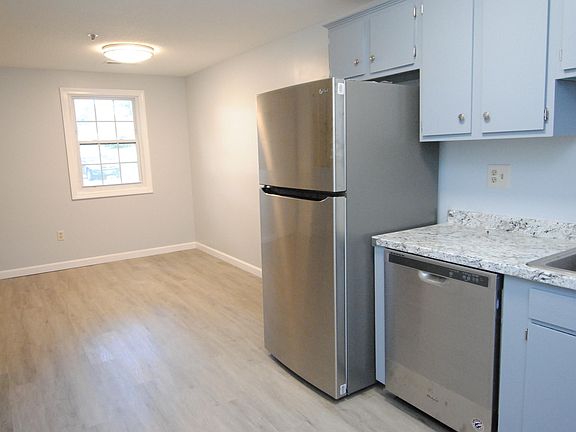 3rd image of 605 Elmwood Dr