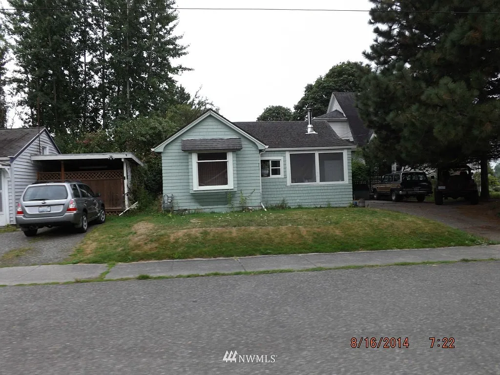 2418 Broadway Street photo 1