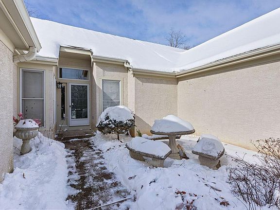 3rd image of 2665 Vililly Cir W