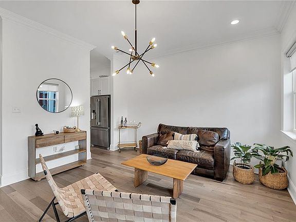 4th image of 2229 Peniston St