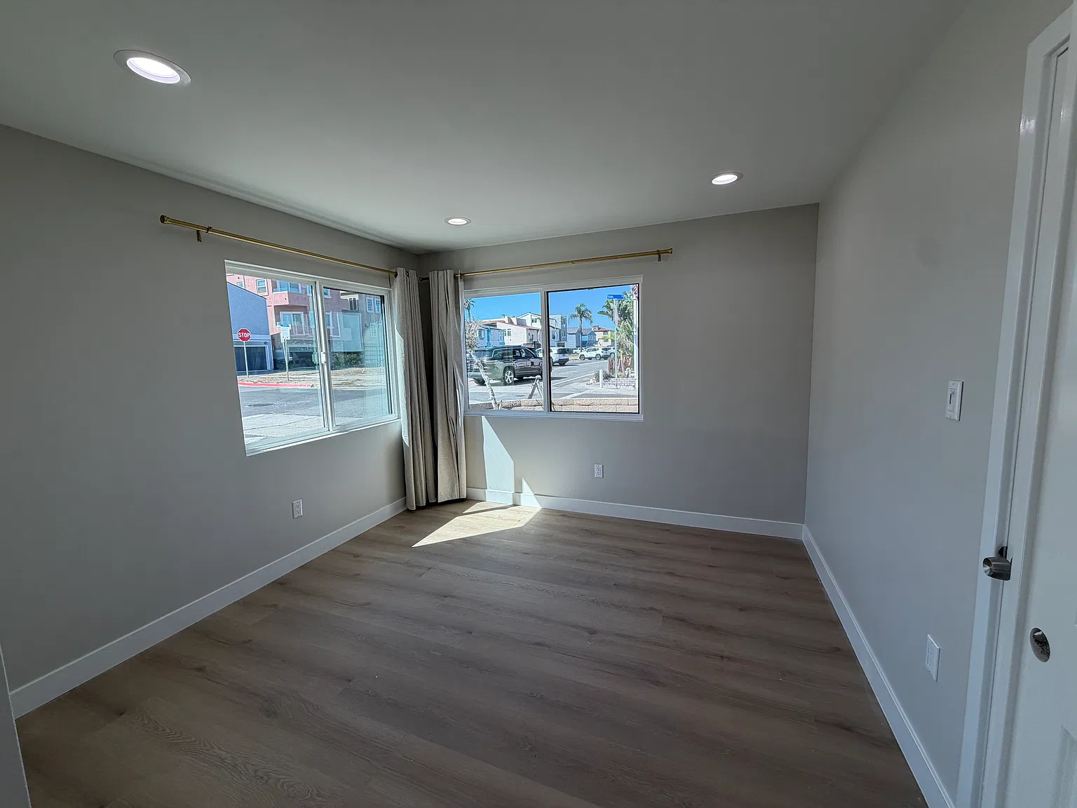 2 bed, 710 sqft, $3,450 — Photo 2