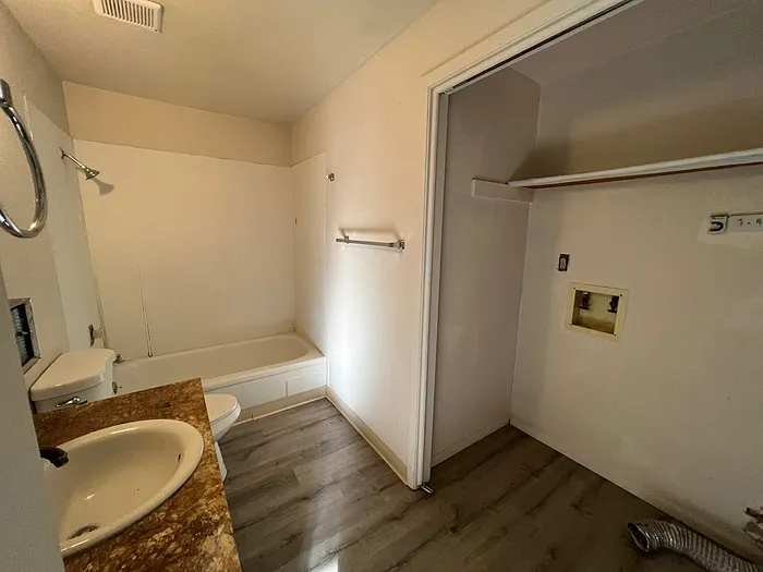 3 bed, 1.0 bath, 1056 sqft, $1,750 — Photo 4
