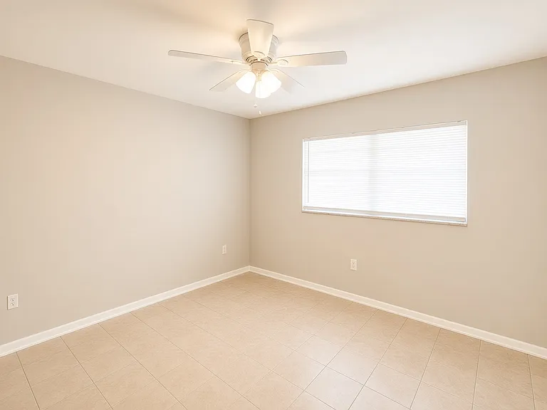 2070 Franklin St — Photo 6
