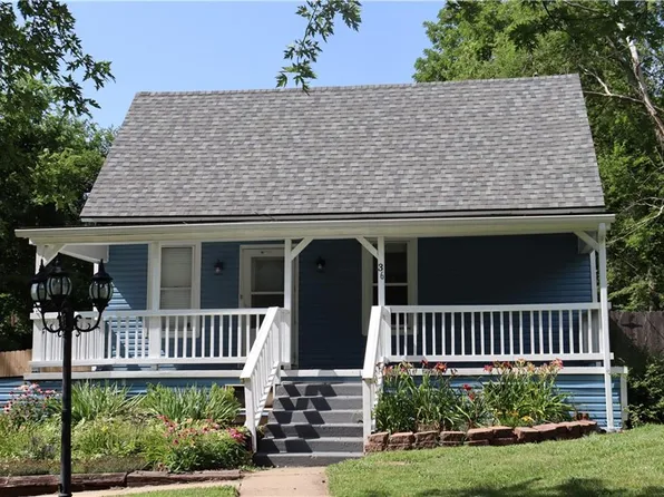 36 Logan St, Leavenworth, KS 66048
