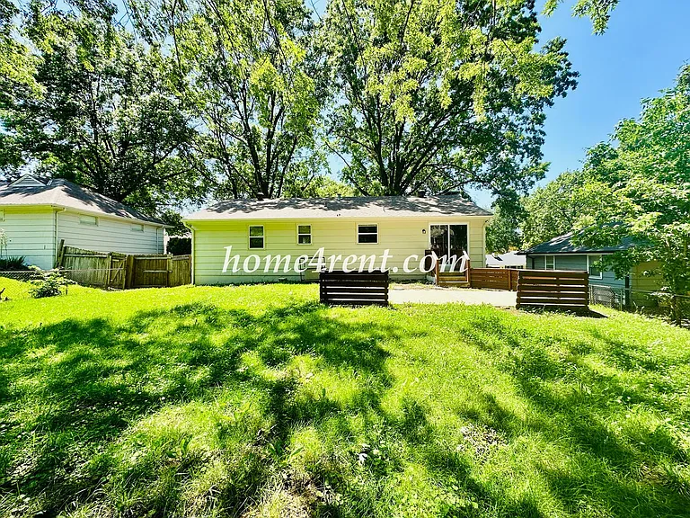 7421 Hardy Ave — Photo 42