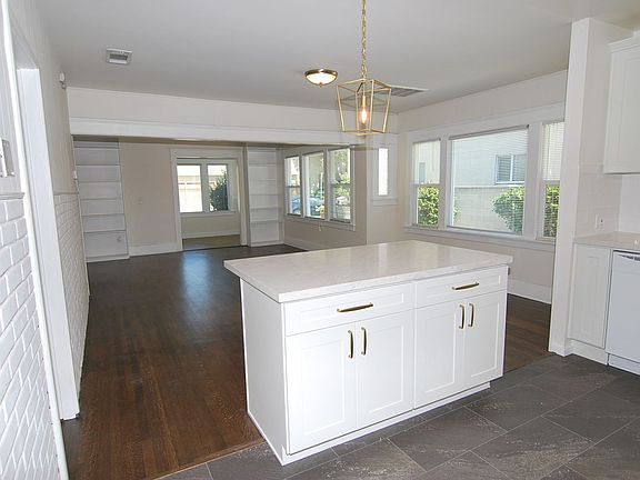 4th image of 385 Loma Ave Front 383