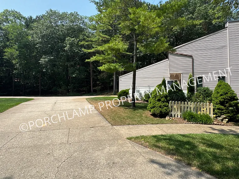 17460 Dunewood Ct #B — Photo 4