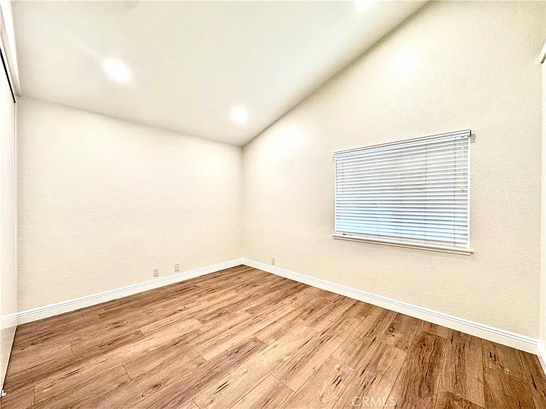 27651 Soltero — Photo 21
