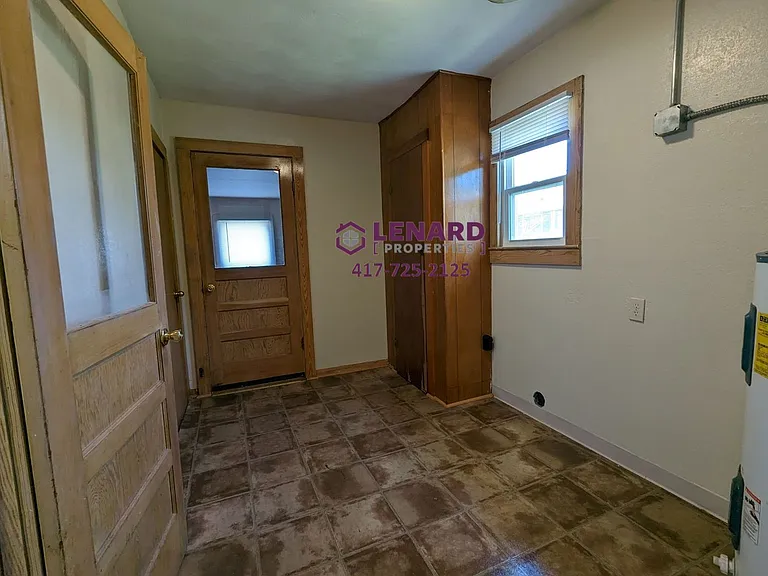 723 E College St — Photo 7